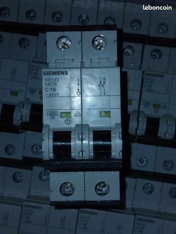 Disjoncteur 5SY3216-7 (image 2)