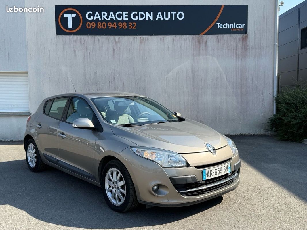 Renault MEGANE III 1.9 DCI 130CH FAP PRIVILEGE ECO² EURO5 (image 15)