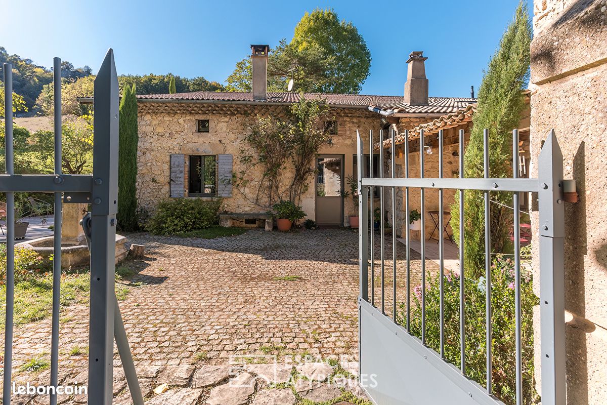 Maison 13 pièces 302 m² · à Combovin · 302 m² · 1 010 000 €