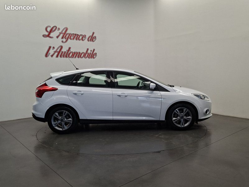 Ford FOCUS 1.0 scti 125 ch 1ère main / Clim Auto / Régulateur / Radar / Bluetooth / (image 8)