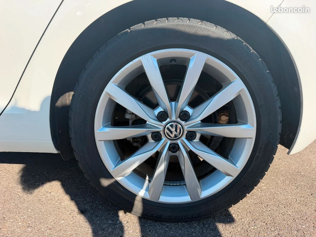 VOLKSWAGEN GOLF 7 2.0 TDI 150 ch BlueMotion Technology Carat avec GPS / RÉGULATEUR / RADAR AVANT ET ARRIÈRE (image 25)