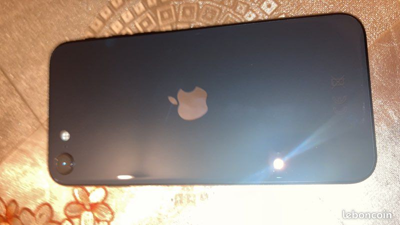 IPhone SE noir 128go (image 3)