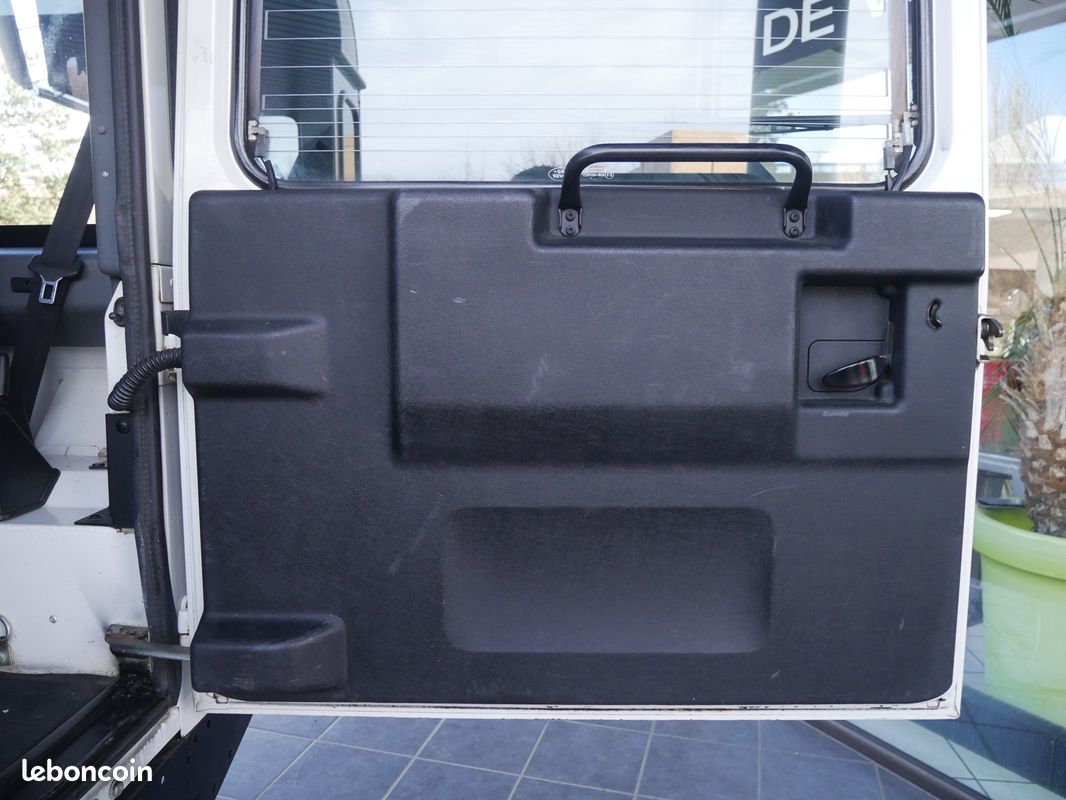Land-rover DEFENDER 110 2.4 TD4 122 STATION WAGON 7PL S TD4 BVM (image 30)