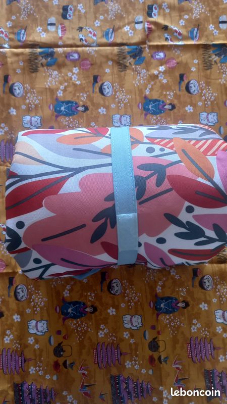 Sac 2 en 1 NEUF, tapis de plage, jouets... (image 4)
