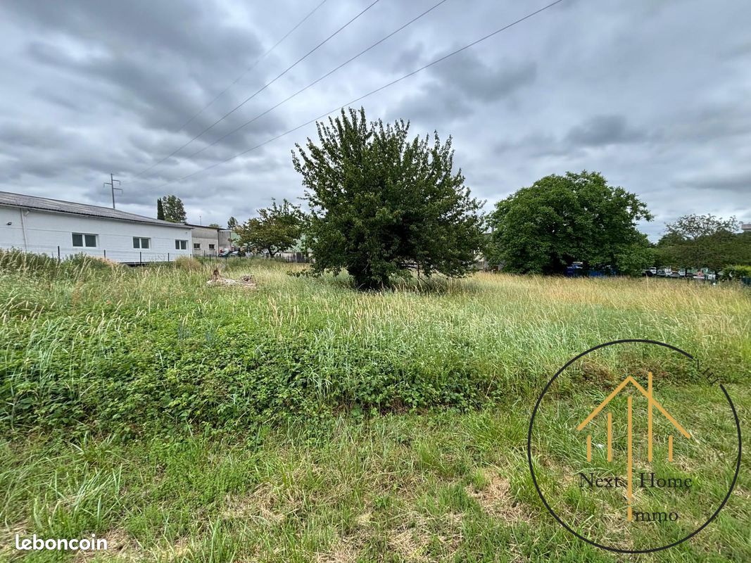 Terrain 1921 m² · à Soyaux · 1 921 m² · 75 000 €