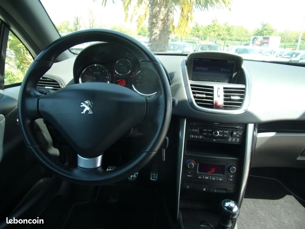 Peugeot 207 CC 1.6 HDi 112ch FAP Roland Garros (image 10)