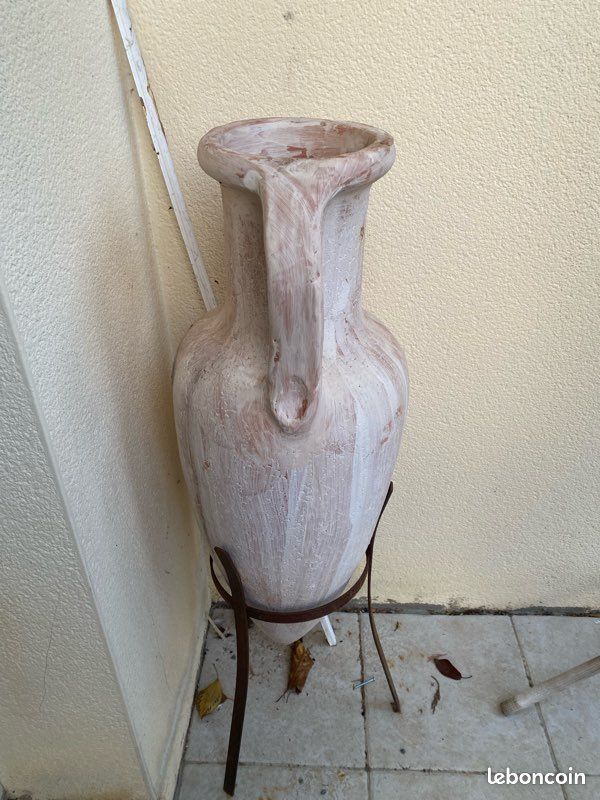 Vase (image 1)