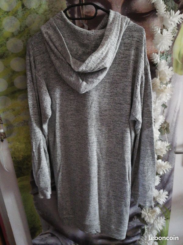 Robe sweat avec capuche (image 4)