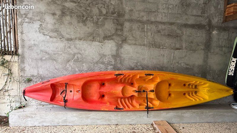 Canoe (image 1)