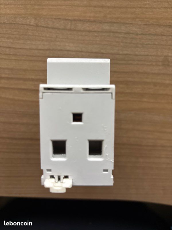 Contacteur de puissance Legrand 230V 2P 40A 04068 (image 4)