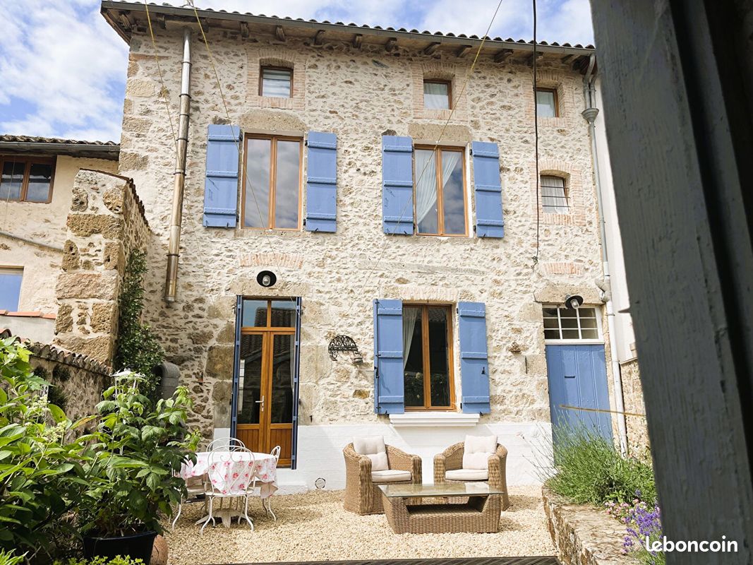 Maison 7 pièces 180 m² · à Rochechouart · 180 m² · 215 000 €