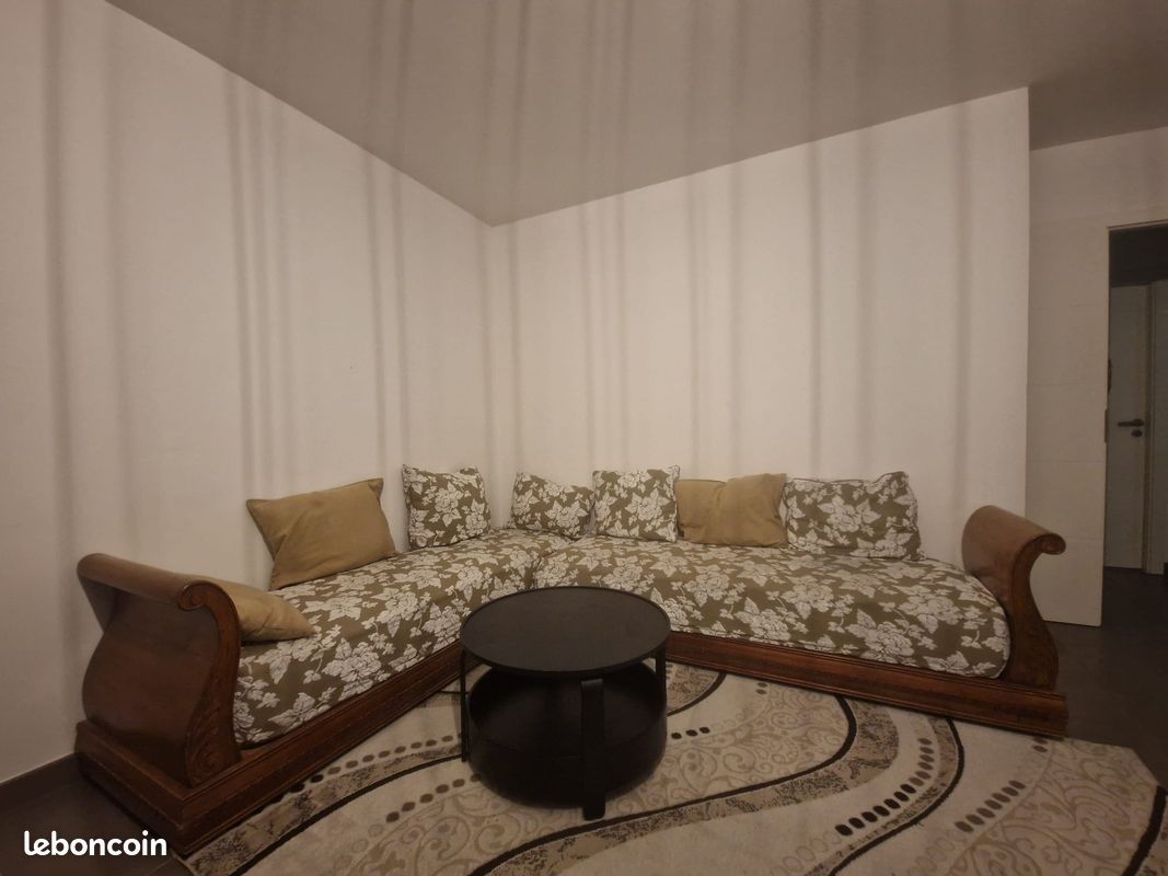 Salon Oriental En Bois Massif Complet - 4 Pièces Dont Coffre D'angle - Avec Coussins Et Table - Occasion