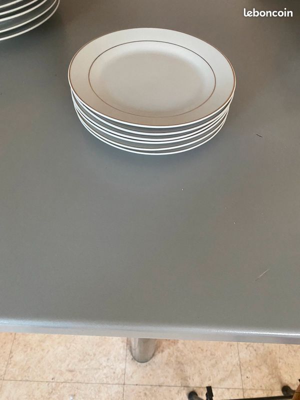 Service en porcelaine assiettes et saladier (image 5)