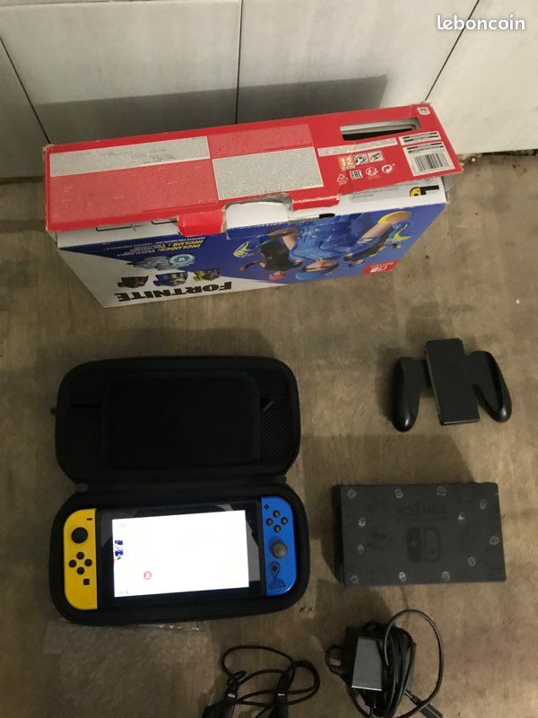 Nintendo Switch édition Fortnite en bon état avec boîte d’origine Idee cadeau (image 3)