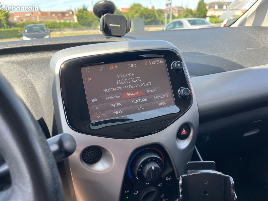 TOYOTA AYGO 1.0 VVTI 70 *RIEN A PREVOIR - MOTEUR A CHAINE - CAMERA DE RECUL - CLIMATISATIOn (image 16)