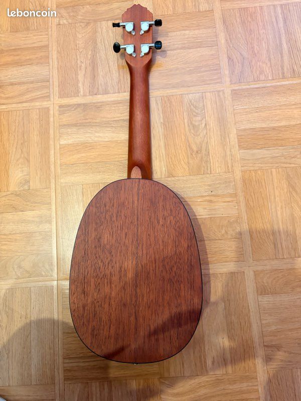 Ukulele (image 2)
