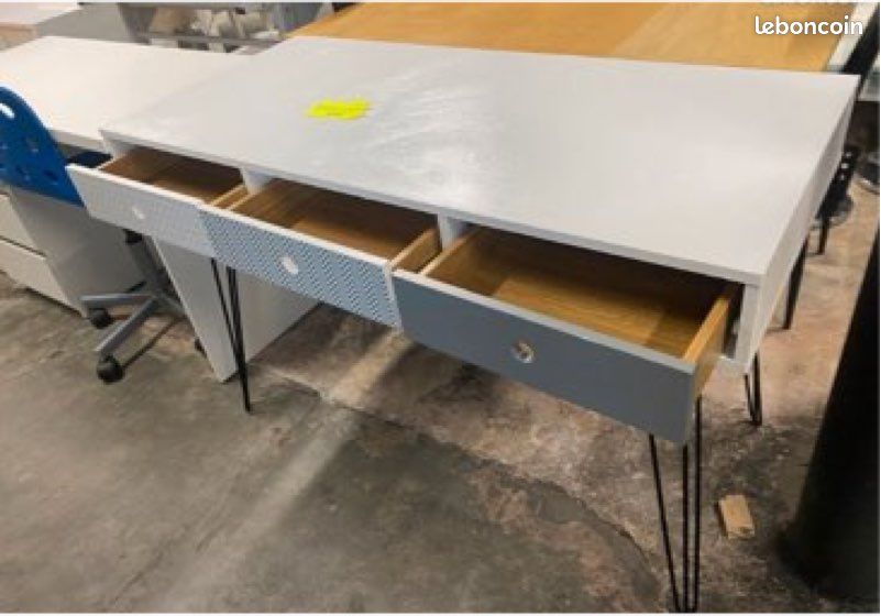 Bureau 3 tiroirs (image 3)