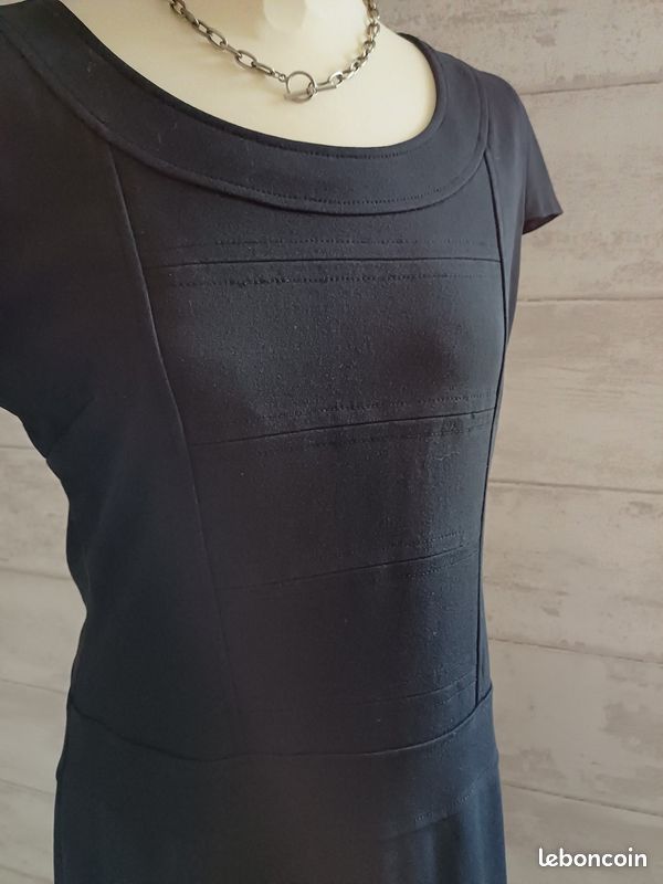 Robe noire ~ Taille 40/42 (image 3)
