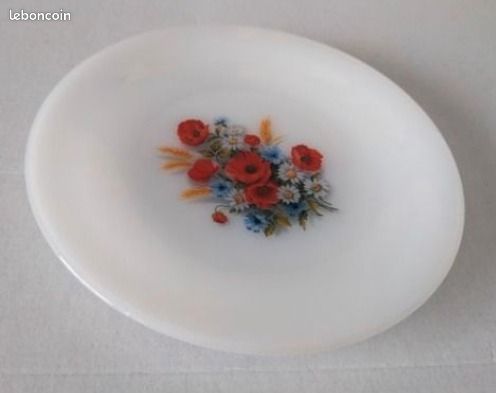 Plat Vintage Arcopal France, Décor Fleurs Marguerites, Diamètre 28 Cm, Blanc