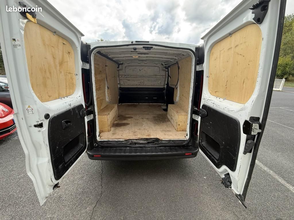 RENAULT TRAFIC L1H1 2800 Kg 2.0 Blue dCi - 130 Fourgon Confort TVA RECUPERABLE + CLIM (image 11)