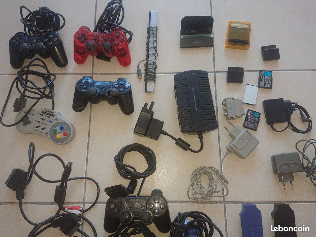 Lot accessoires (Nintendo, PlayStation, sega, etc..) (image 2)