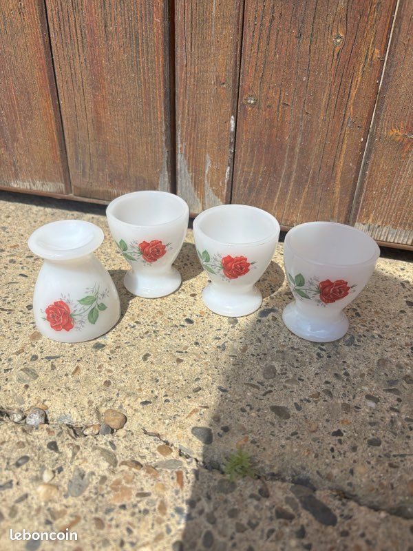 Lot de 4 coquetiers arcopal roses rouge vintage (image 1)