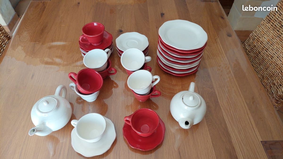 Service à café vintage + Assiettes à dessert+ 2 Théières le tout de la marque Country Corner (image 1)
