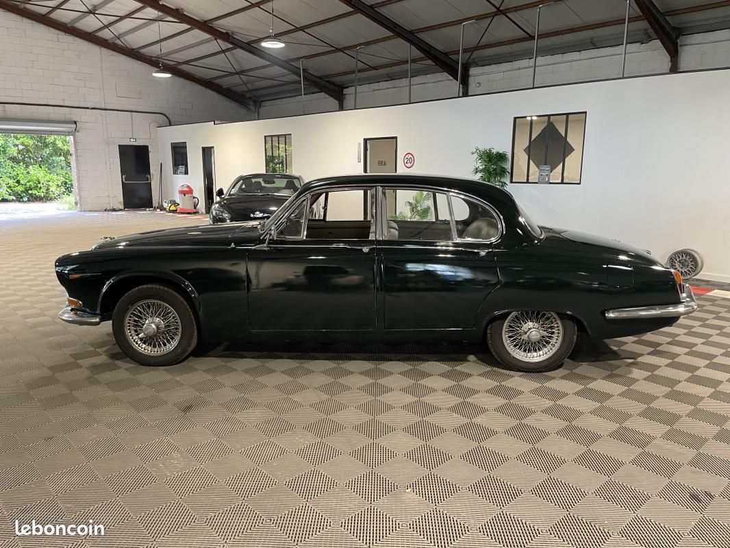 Jaguar 420 4.2 VERT ANGLAIS -BOITE MANUELLE- (image 4)