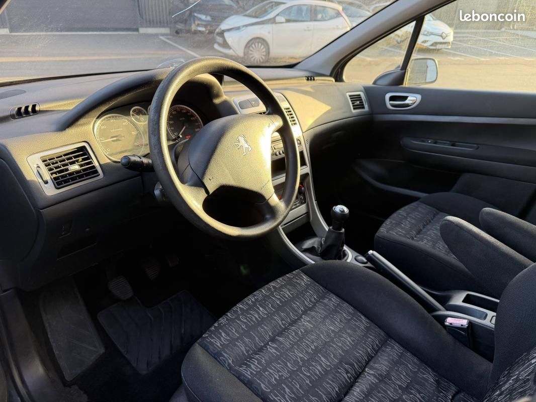 Peugeot 307 1.6 HDi90 Confort 5p (image 6)