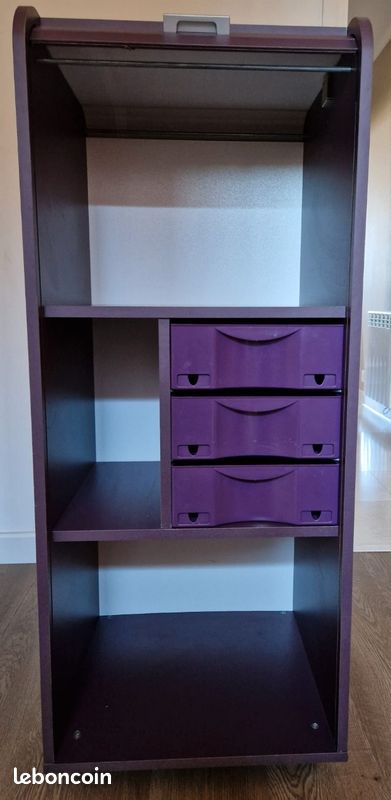 Armoire classeur mobile BUT
Couleur violet
Dimensions : 
l 47cm
P 47 cm
H 117cm avec roulettes
Excellent état comme neuf 
60 euros
Remise en mains propres uniquement (image 3)