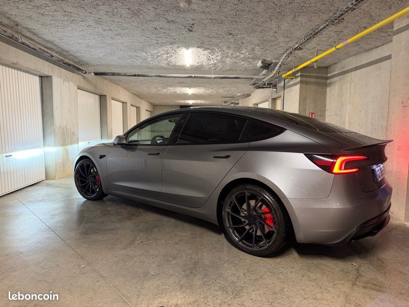 Iinstagram Model Tesla Model 3 Performance - Voitures