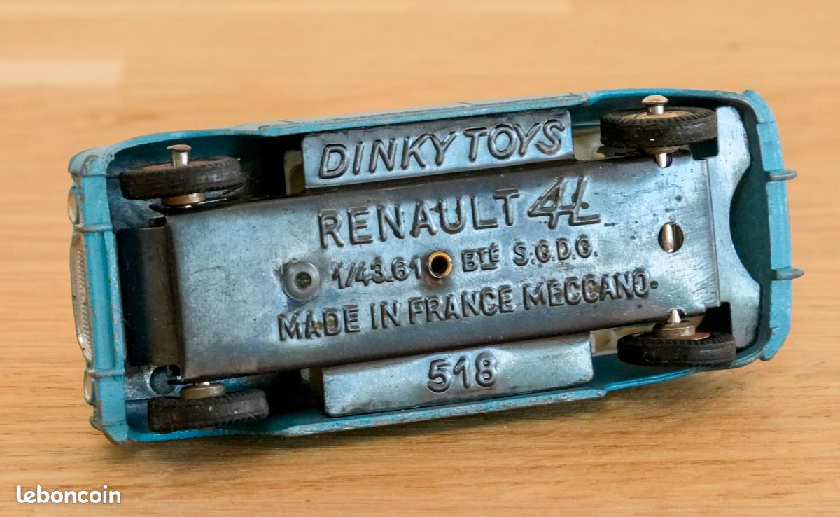 Dinky Toys Renault 4L 518 Miniature De Collection – Échelle 1:43, Couleur Marron