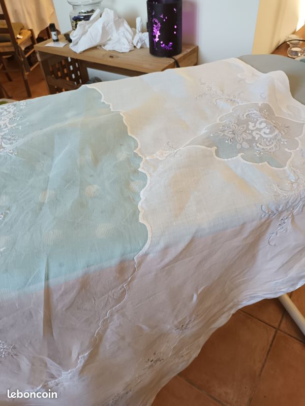Service de table en organdi, brodé (image 2)