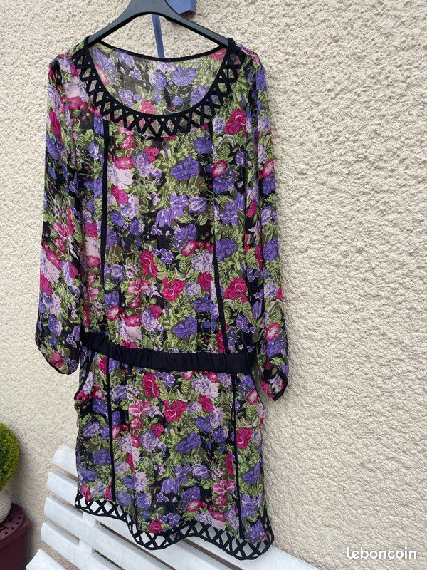 Robe fluide à fleurs (image 1)