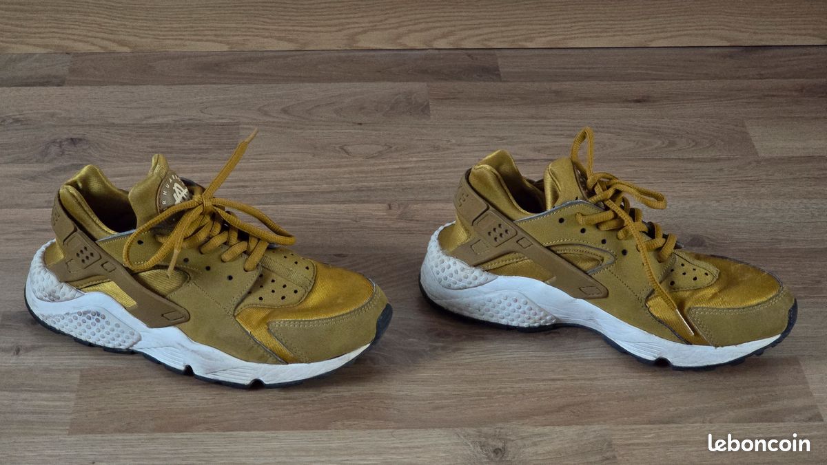 Nike Huarache édition limitée gold Chaussures