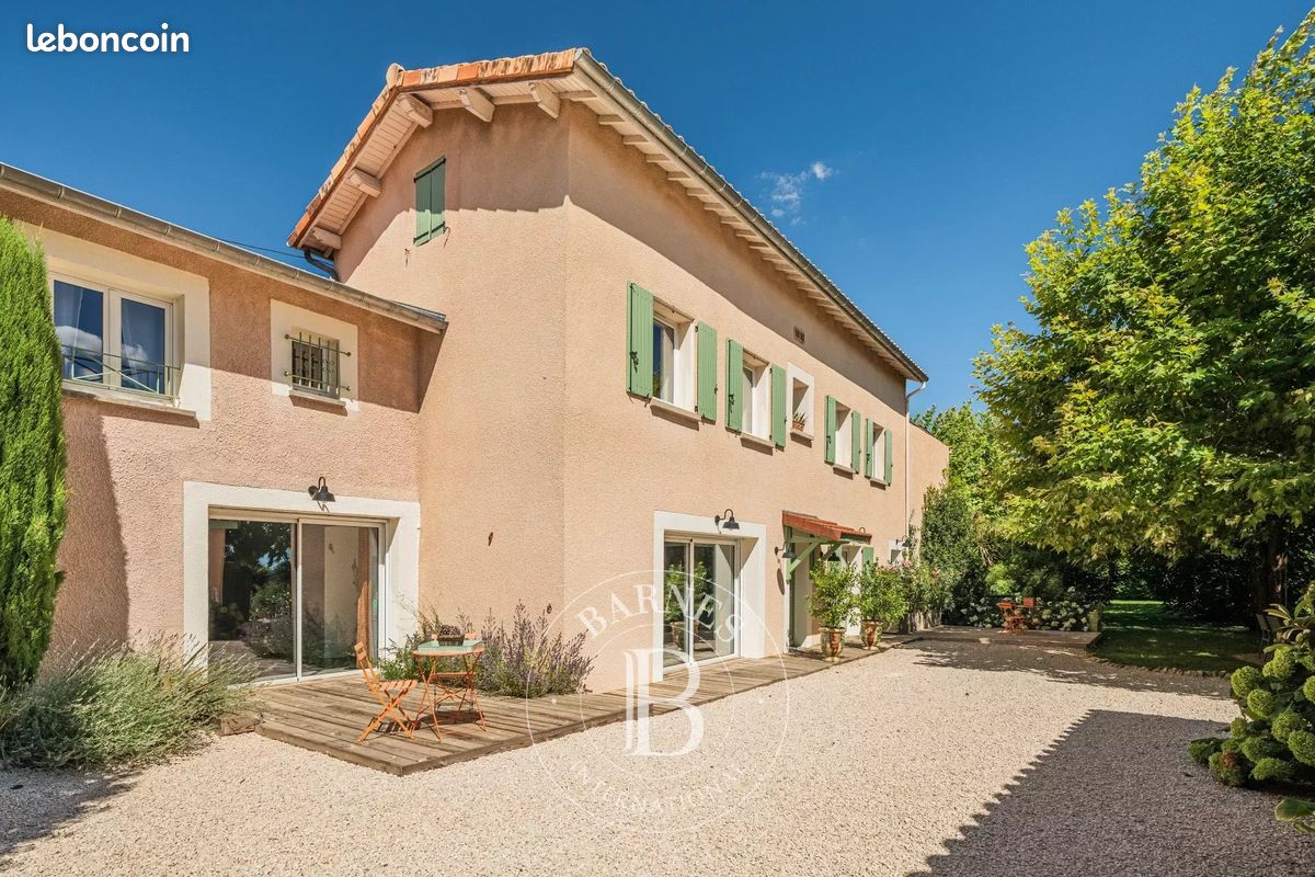 Maison 7 pièces 243 m² · à Malissard · 243 m² · 945 000 €