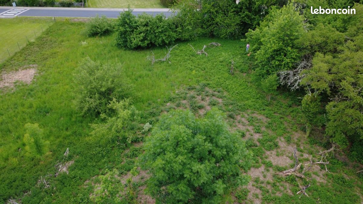 Terrain 3 082 m² Sugeres · à Sugères · 45 000 €