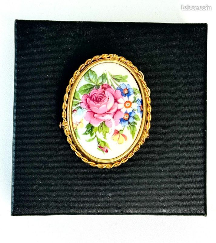 Broche Ancienne Vintage En Porcelaine De Limoges Peinte Main - Motif Fleurs, Cuivre