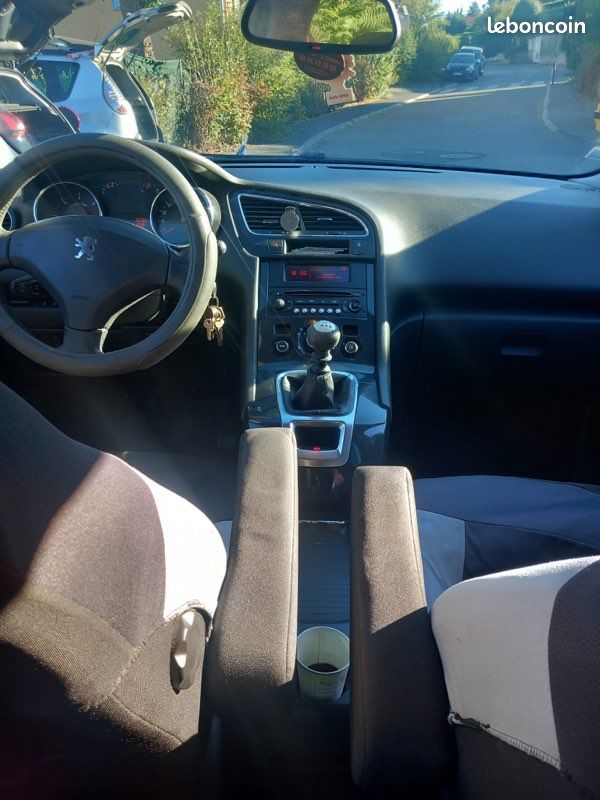 Peugeot 5008 (image 3)