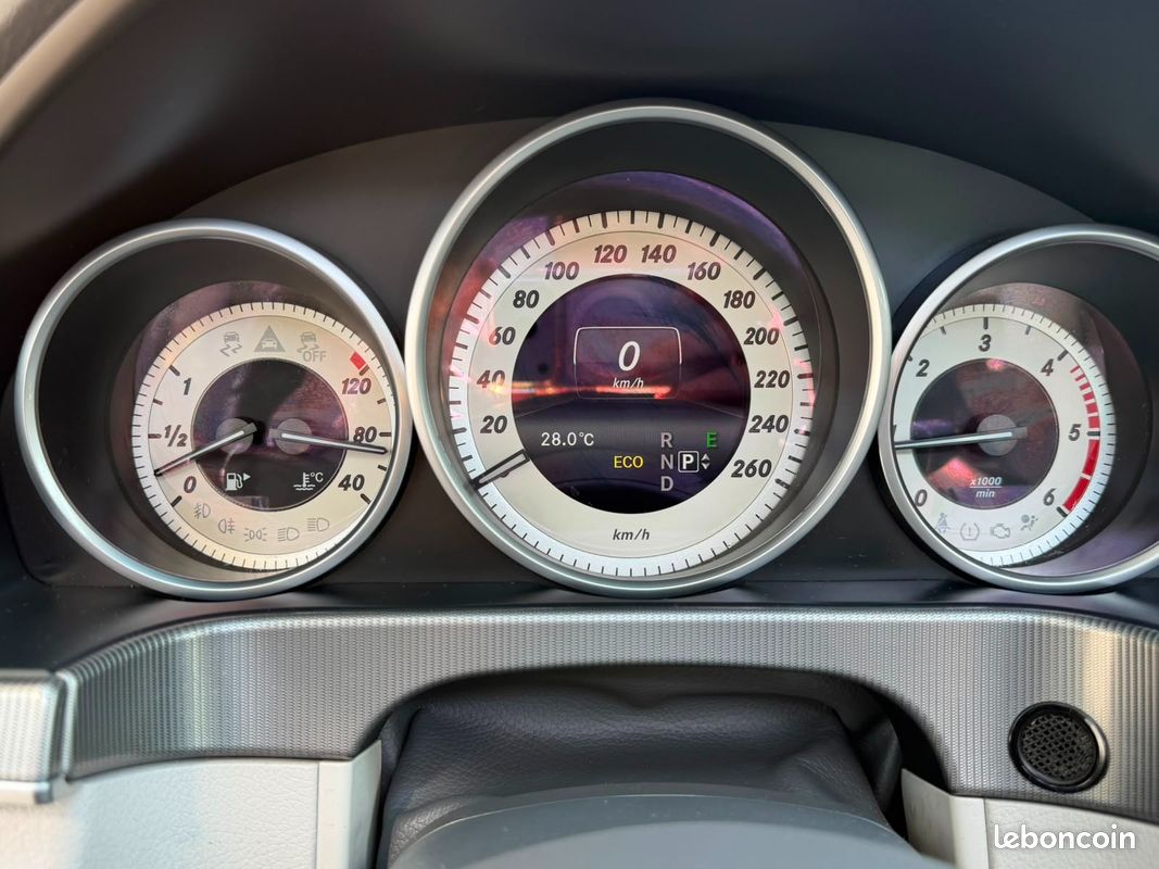 MERCEDES-BENZ Classe E Berline 220 CDi 2.1 CDI 16V DPF BlueEFFICIENCY 7G-TRONIC 170 cv - TOIT OUVRANT - SIEGES ELECTRIQUES (image 19)