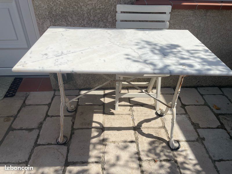 Table en marbre – Années 1950 (image 1)