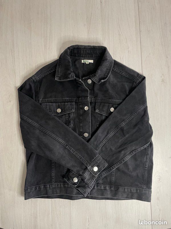 Veste en jean courte noire (image 2)