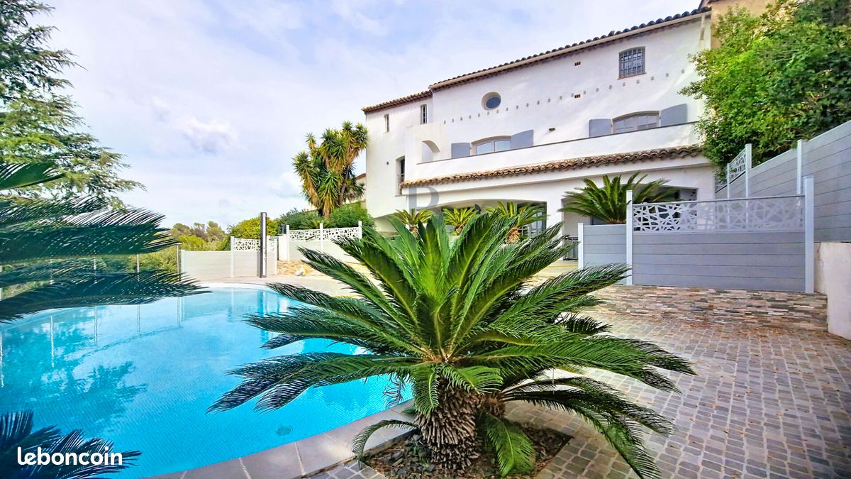 Maison 9 pièces 195 m² · à Saint-Raphaël · 195 m² · 1 180 000 €