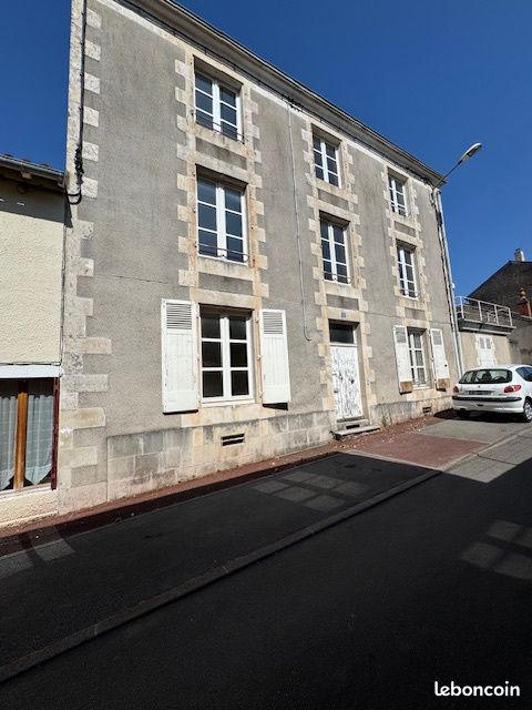 Immeuble 243 m² · à Montmorillon · 243 m² · 99 900 €