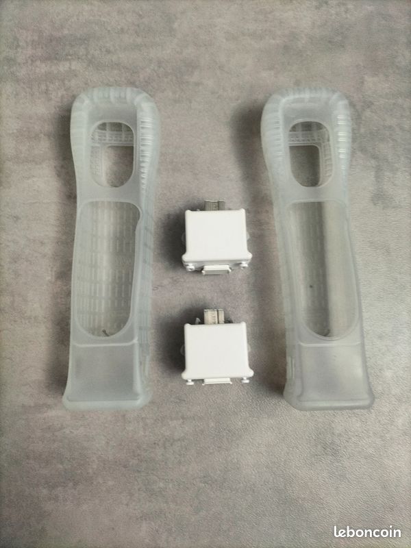 Lot 2 adaptateurs Wii MotionPlus officiels Nintendo RVL-026 + housses RVL-027 Wii Wii U (image 1)