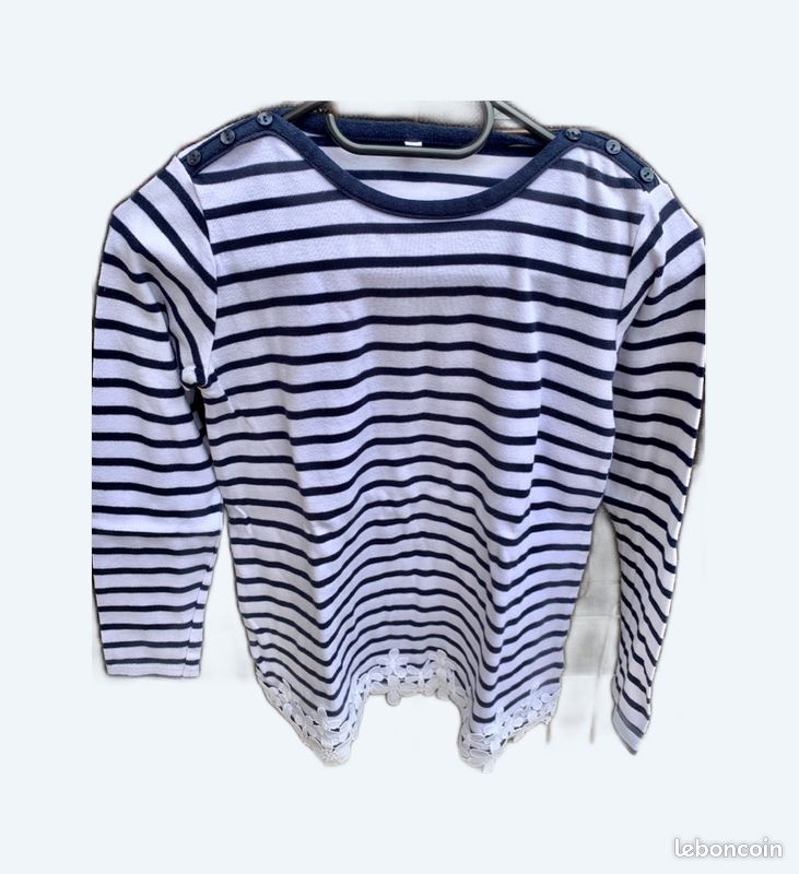 T-shirt fille 12 ans.TBE (image 1)
