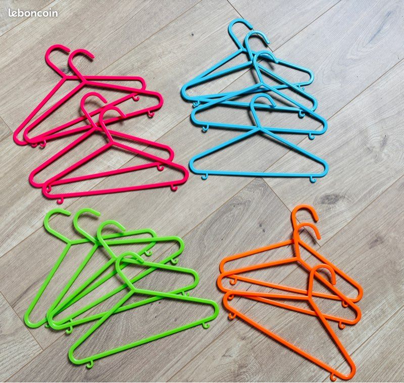 Lot de 15 cintres enfants (image 1)