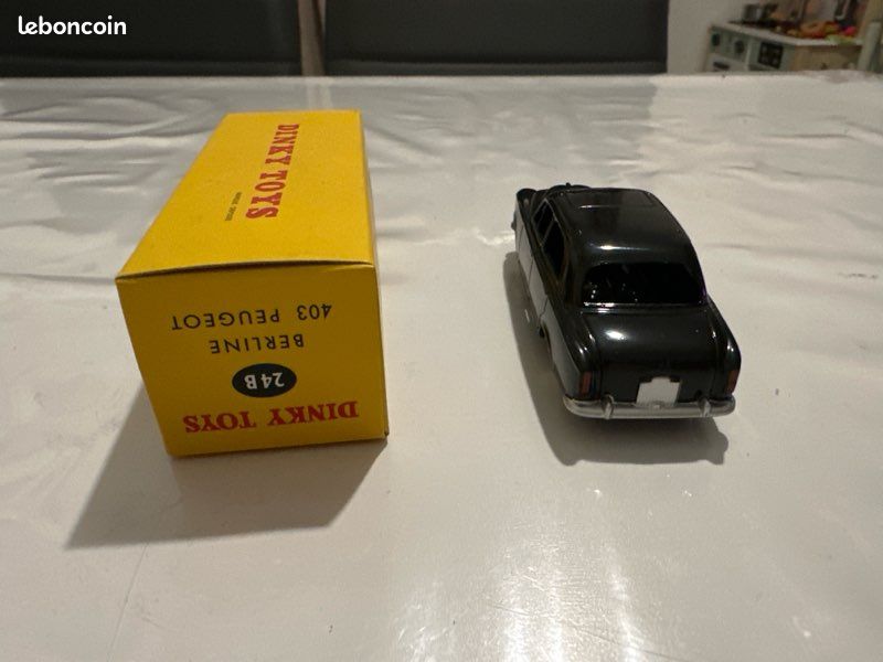 Reproduction Dinky Toys – Peugeot 403 Berline Noire – Atlas échelle 1/43 (occasion)