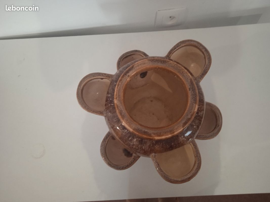 Vase (image 2)