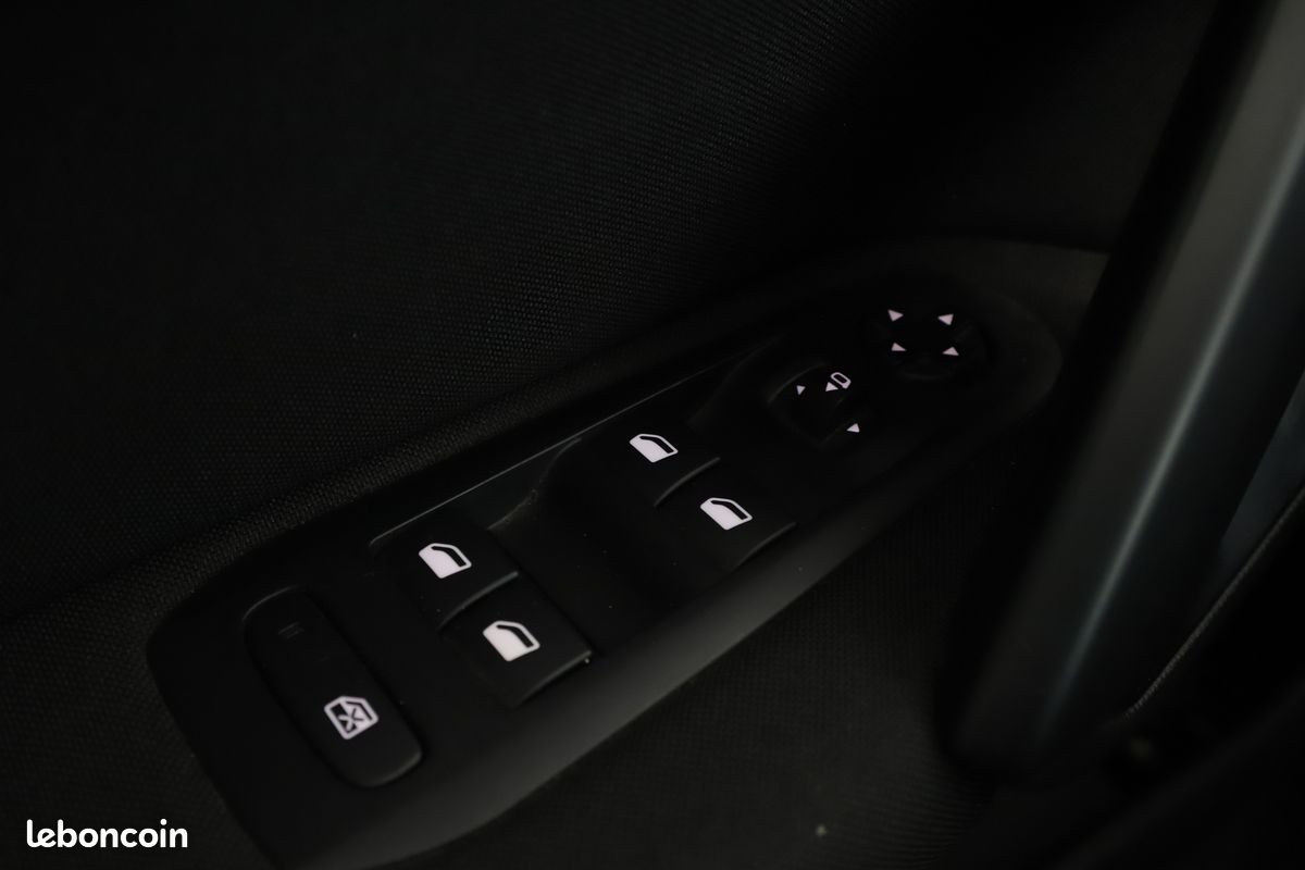 Peugeot 308 1.2 PureTech Allure 130 ch (image 26)